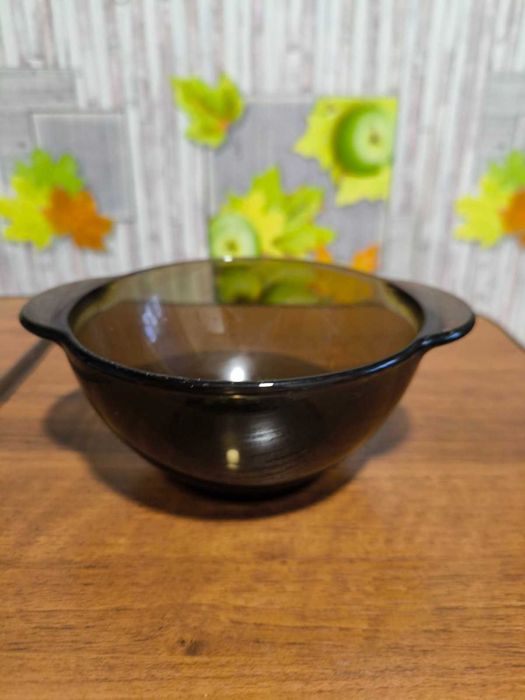 Посуд різний стакани салатник