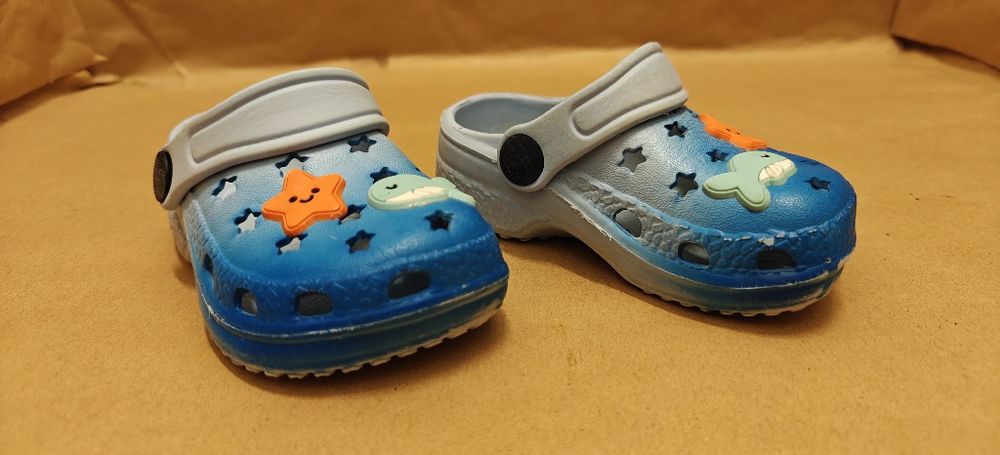 Kapcie piankowe "crocs"
