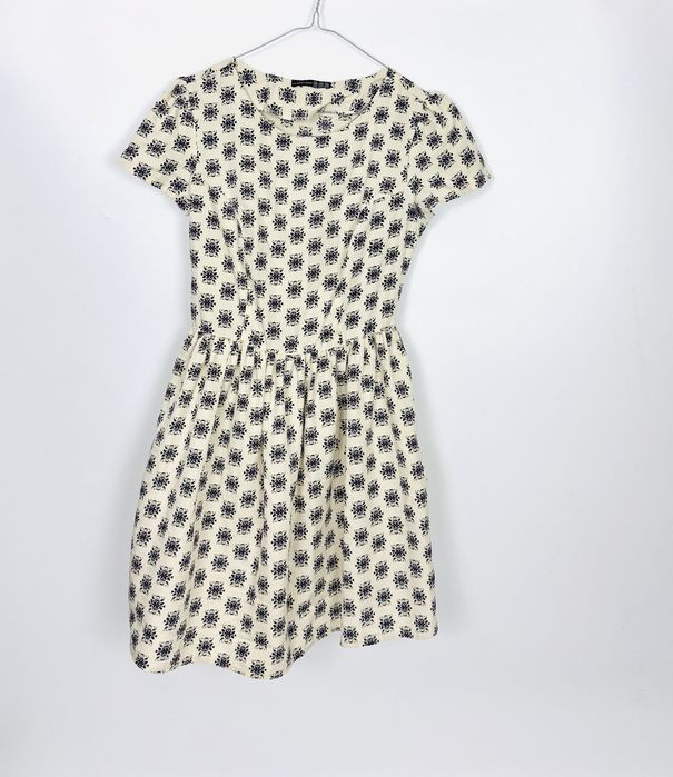 Kremowa sukienka z granatowym wzorem M 38 Atmosphere