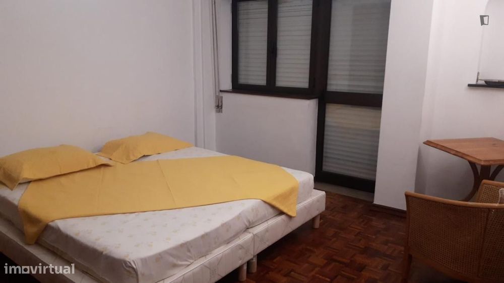 Quarto - localizado em Bairro do Sol Coimbra