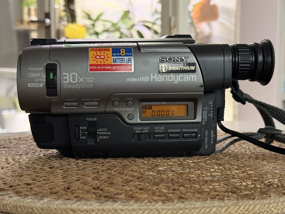 Kamera Sony Handycam Hi8 TR820E