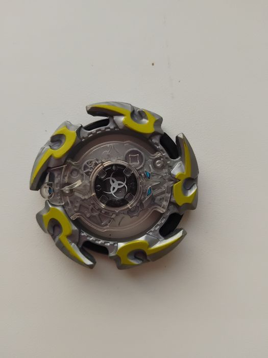 Beyblade Burst Evolution SwitchStrike Cognite C3.  Бейблейд