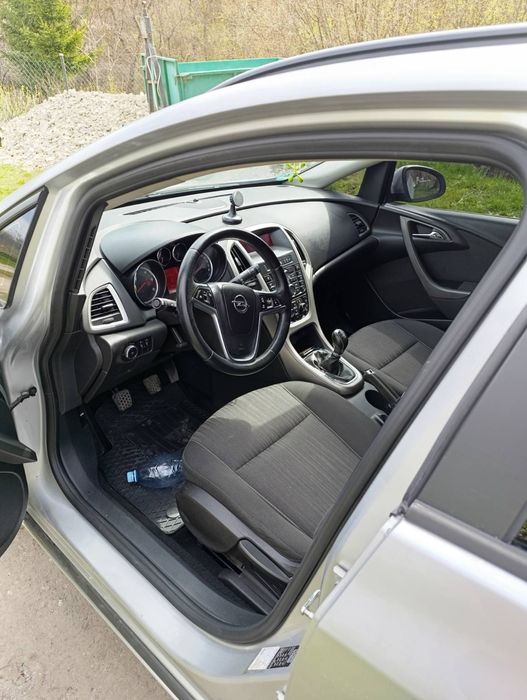 Продам авто 2012 Опель Астра