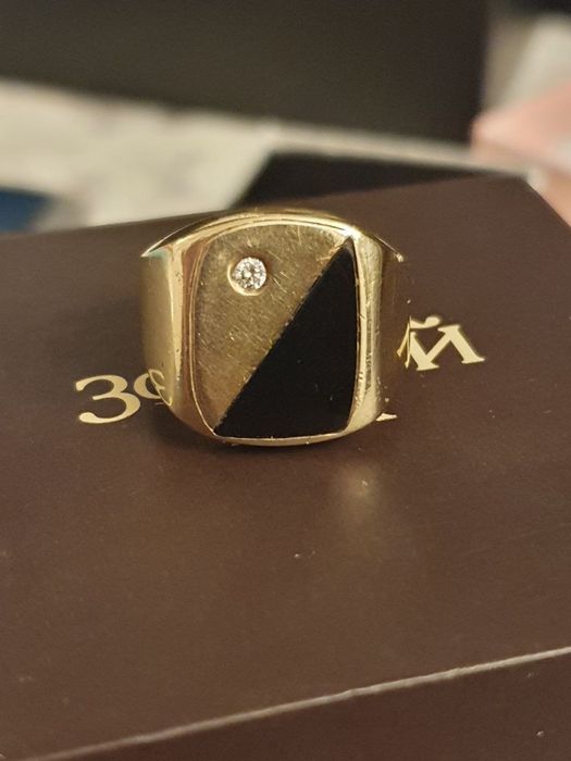 Золотая печатка с бриллиантом