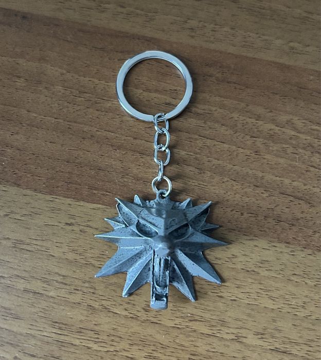 Brelok do kluczy wiedzmiński medalion wilka