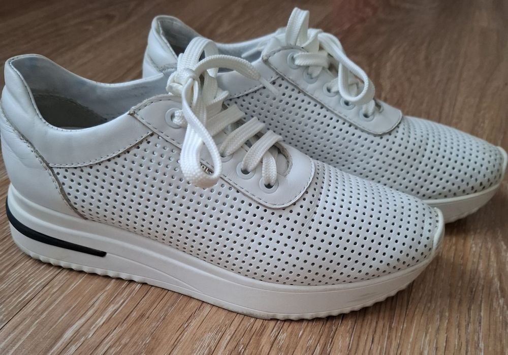 Шкіряні кросівки 36р.