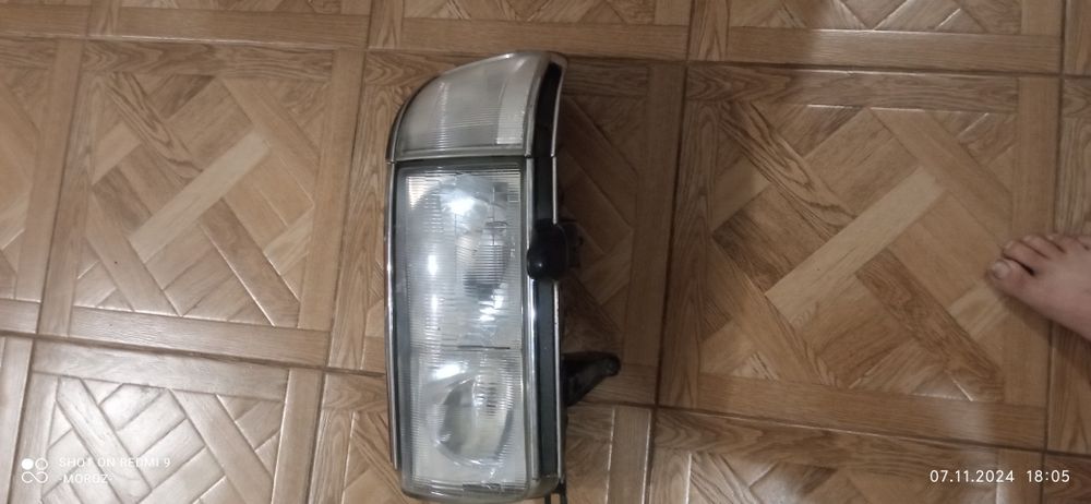 Фара Ленд ровер80 оригинал