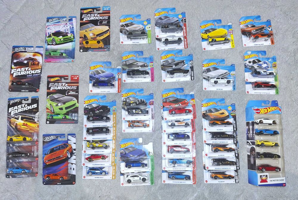 31 sztuki Hot Wheels + 5 PACK