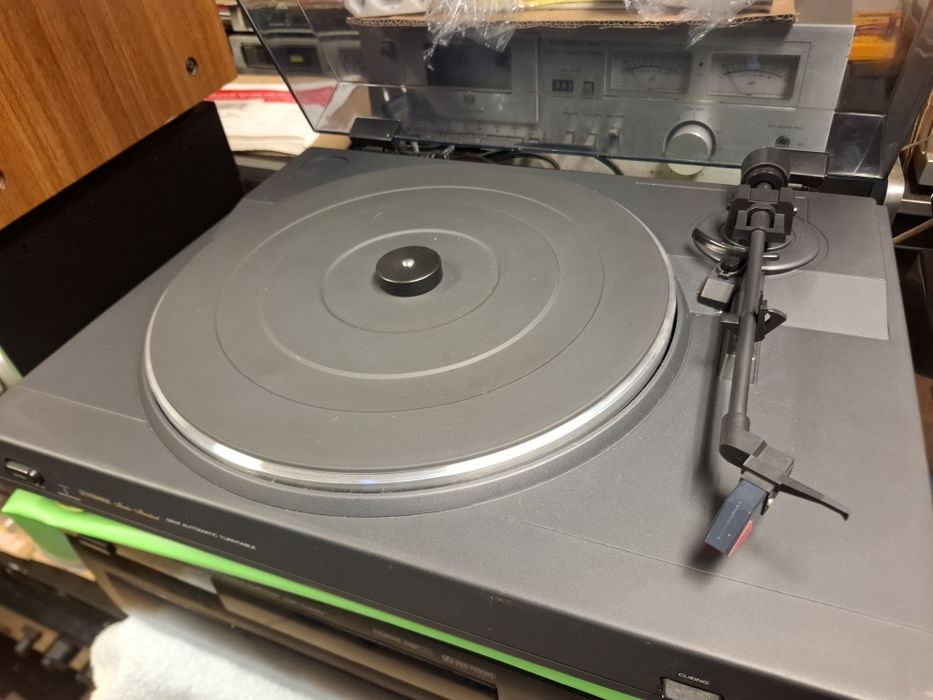 Gramofon Fisher MT-580