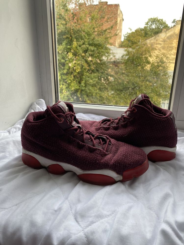Maroon jordan shoes deals