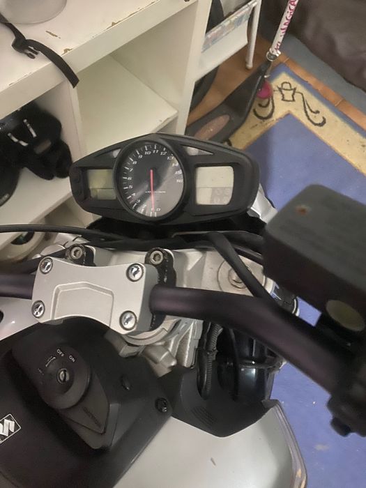 Uma mota com pouco tempo de uso