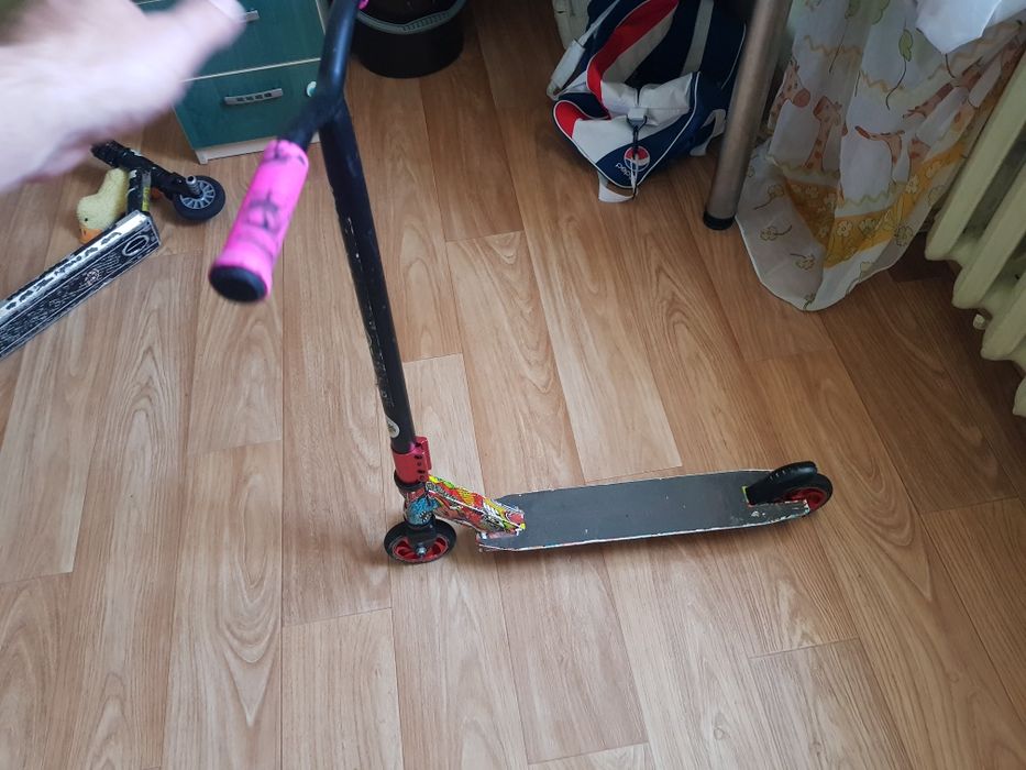 Продам 2 самоката трюковой.