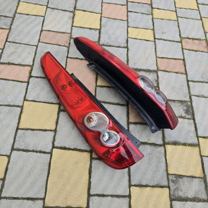 Задні ліхтарі стопи Ford Fiesta Mk5  E410876