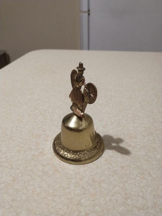 Mosiężny dzwonek kobieta w sukni 10.5 cm wysokość
