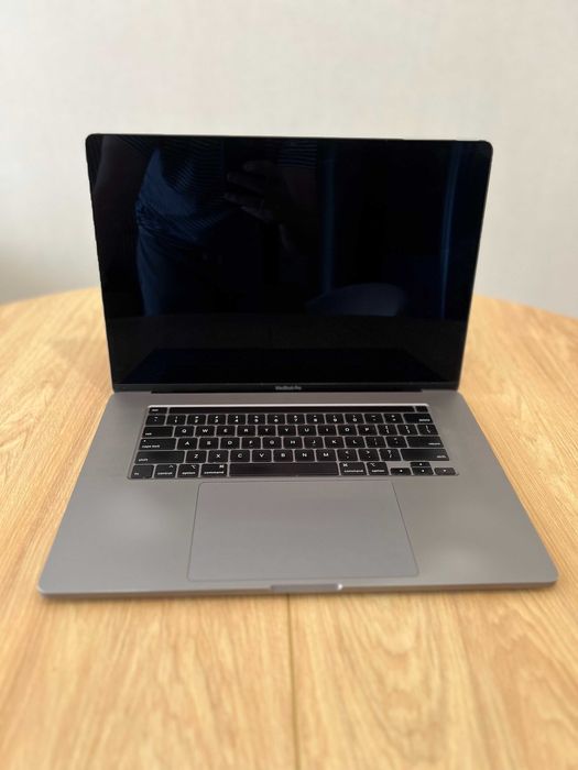 Notebook/Laptop 16" Apple MacBook Pro i9 2,4GHz/32/512/R5300MSpaceGray