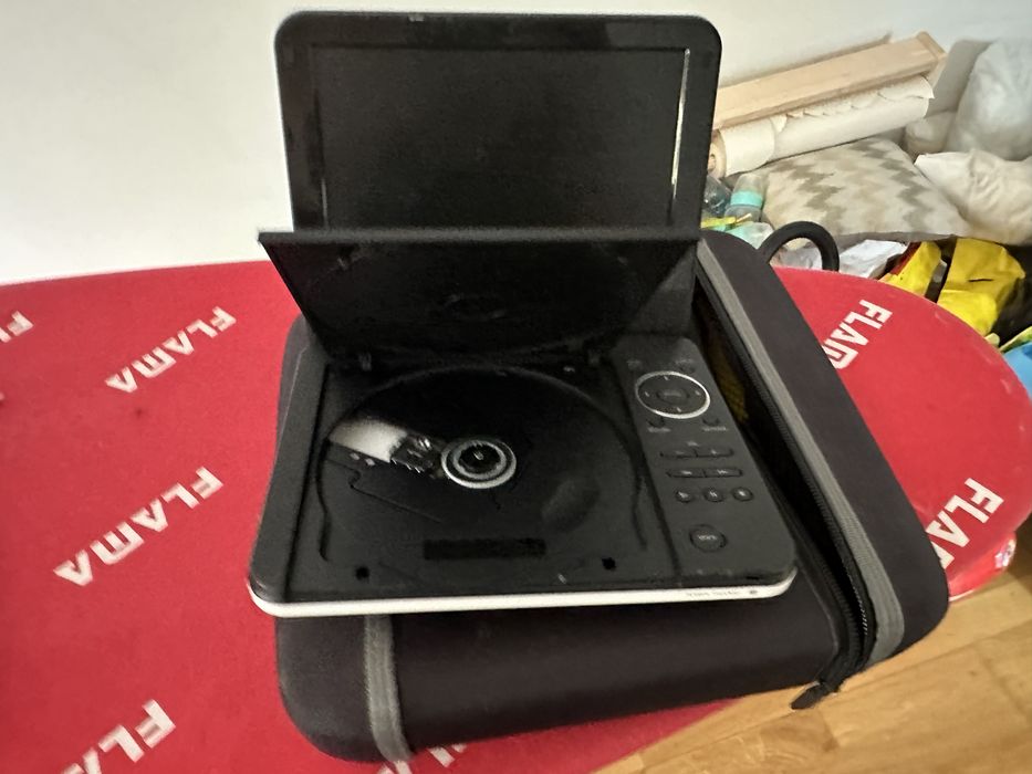 Dvd portatil com carregador de isqueiro