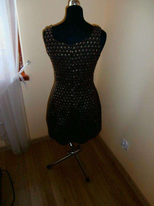 Sukienka wieczorowa ze złotym brokatem 38