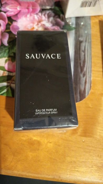 Perfumy nowe zapakowane