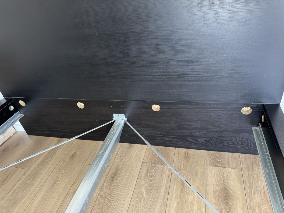 Estrutura de cama IKEA Malm com estrado