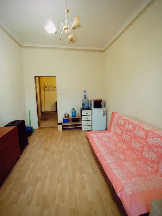 Продам супер гостинку возле метро Площадь Конституции...