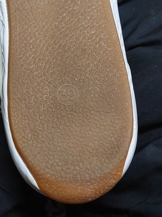 Кожаные кроссовки