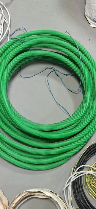 Resto de material de construção,  eletricidade, ripados...