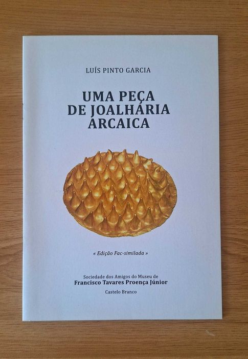 Uma peça de joalharia arcaica