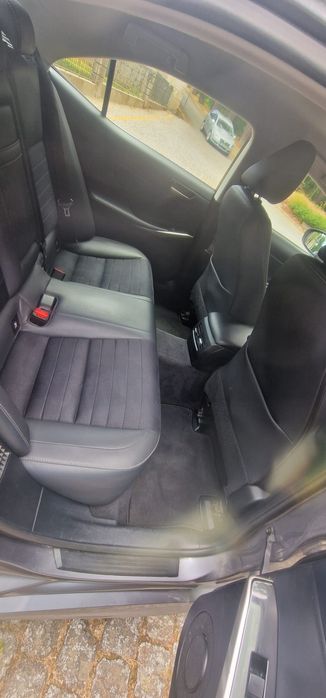 LEXUS IS 300h – O Carro dos Seus Sonhos