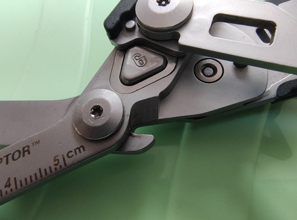 Leatherman Raptor Rescue