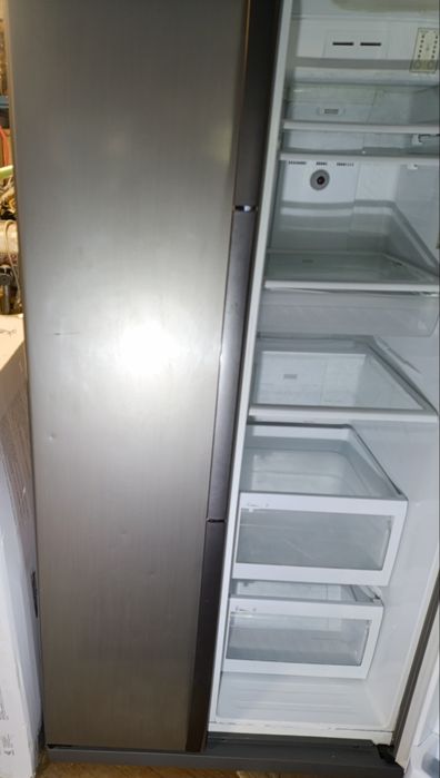 Холодильник Samsung двох дверний, side-by-side, сірий н
