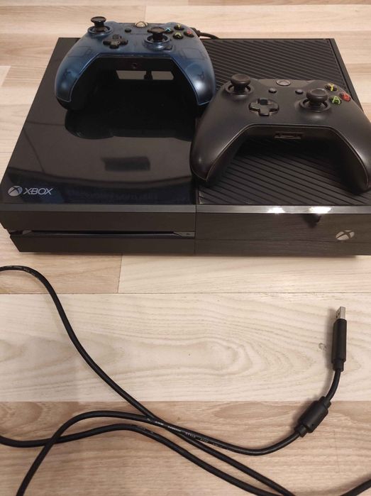 Konsola Xbox One 500GB + pady