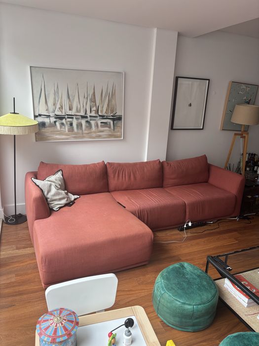 Sofá com chaise longue em excelente estado – 4/5 lugares