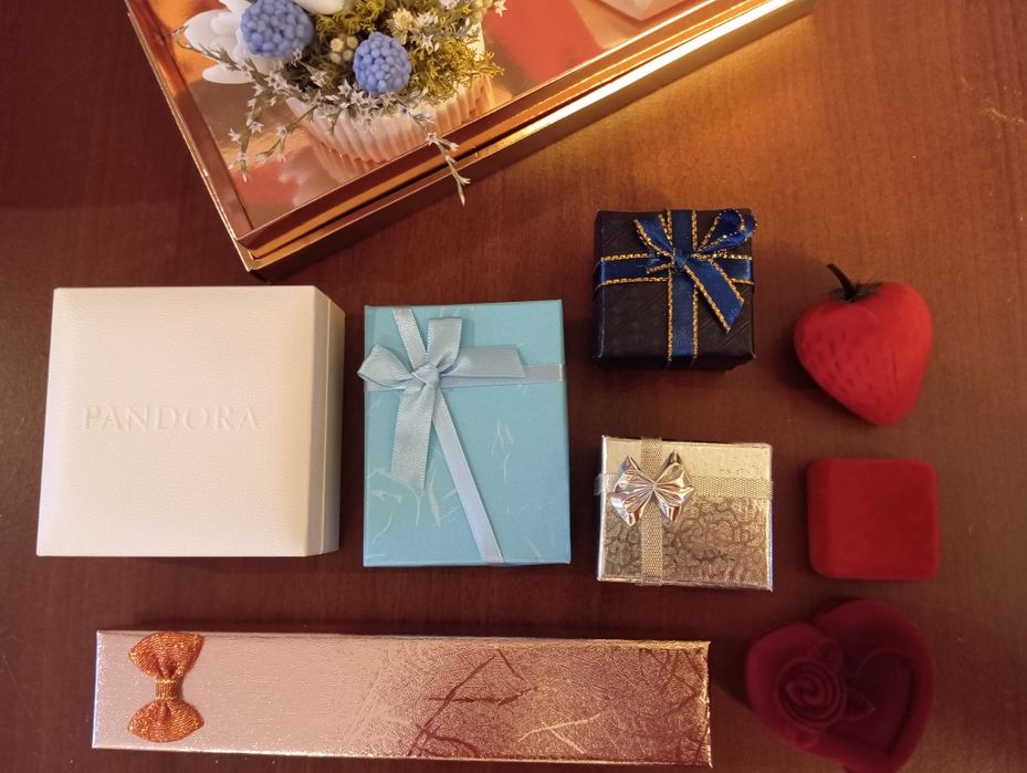 Коробочки для ювелірних виробів