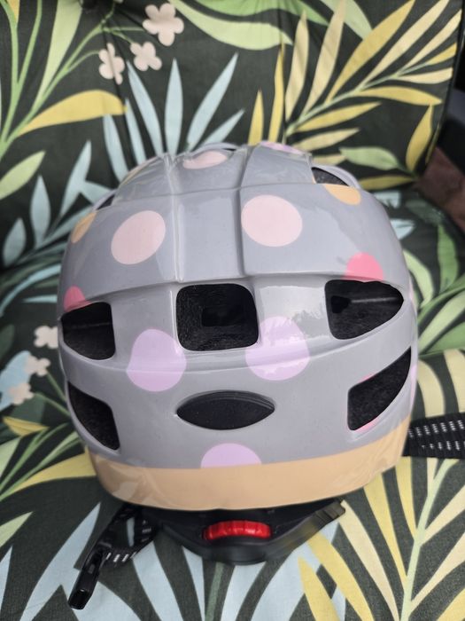 Kask rowerowy i hulajnoga zestaw