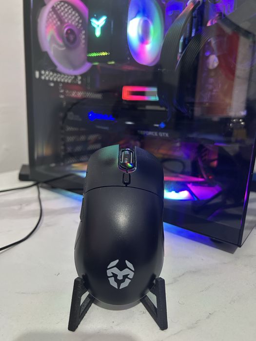 Mouse Stand447155391348101120