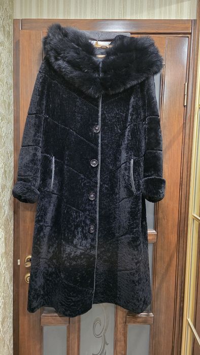 Жіноча шуба з мутону.