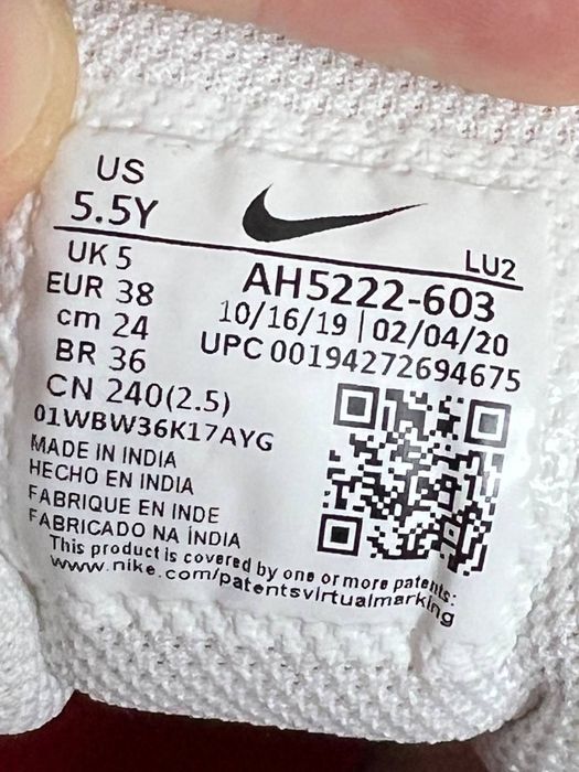 Продам БОМБЕЗНІ жіночі кросівки Nike Air Max Axis