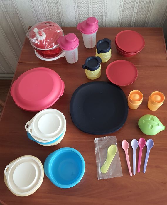 Набір посуду Tupperware