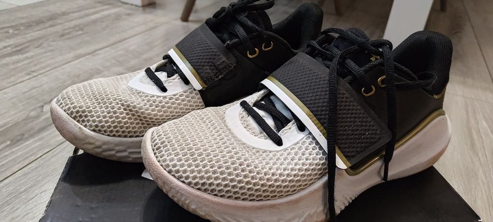 Buty do koszykówki Under Armour Futra .X 40.5 25.5 cm