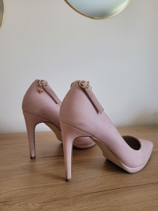 Czółenka na obcasie