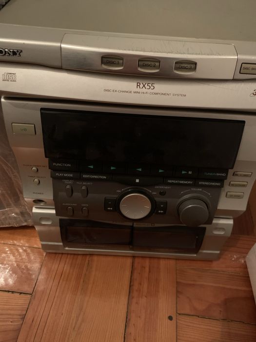 Aparelho de musica com colunas, radio e cassetes