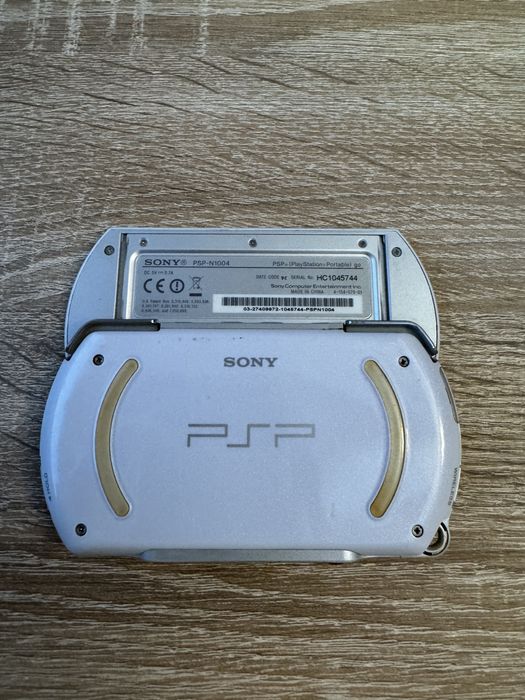 PSP GO  desbloqueada com +100 jogos