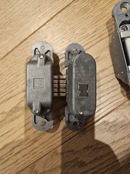 Zawiasy do szafy/szafki