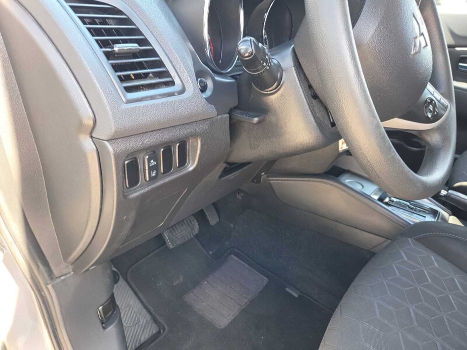 Mitsubishi Outlander Sport ES      2021
