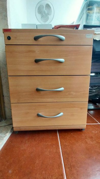 Vendo móvel para escritório.