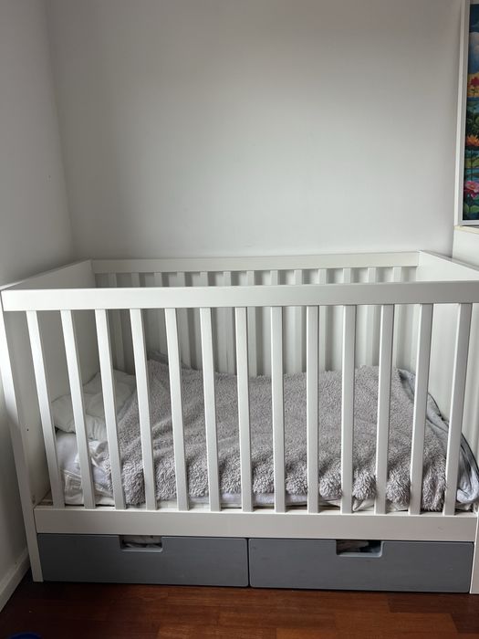 Cama bebé com colchão