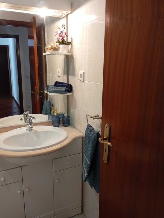 Arrendo quarto com WC privado