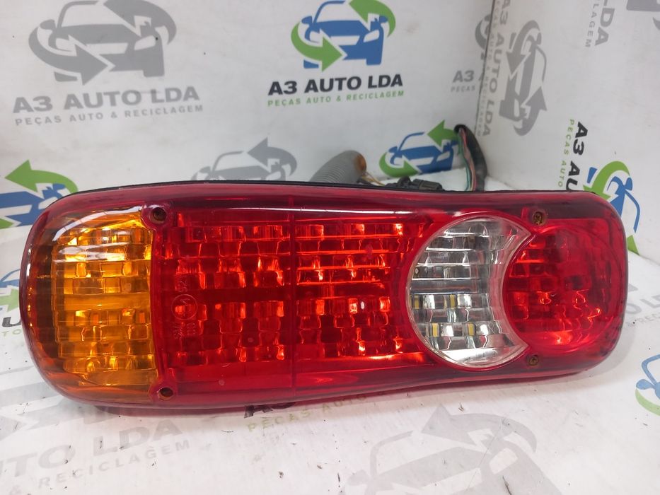 Farolim traseiro Mitsubishi Canter