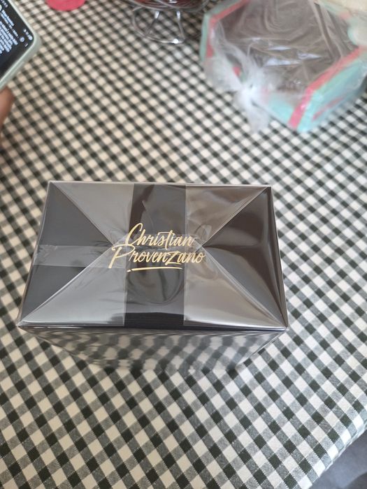 Perfume Rocca extrair de perfume novo e selado