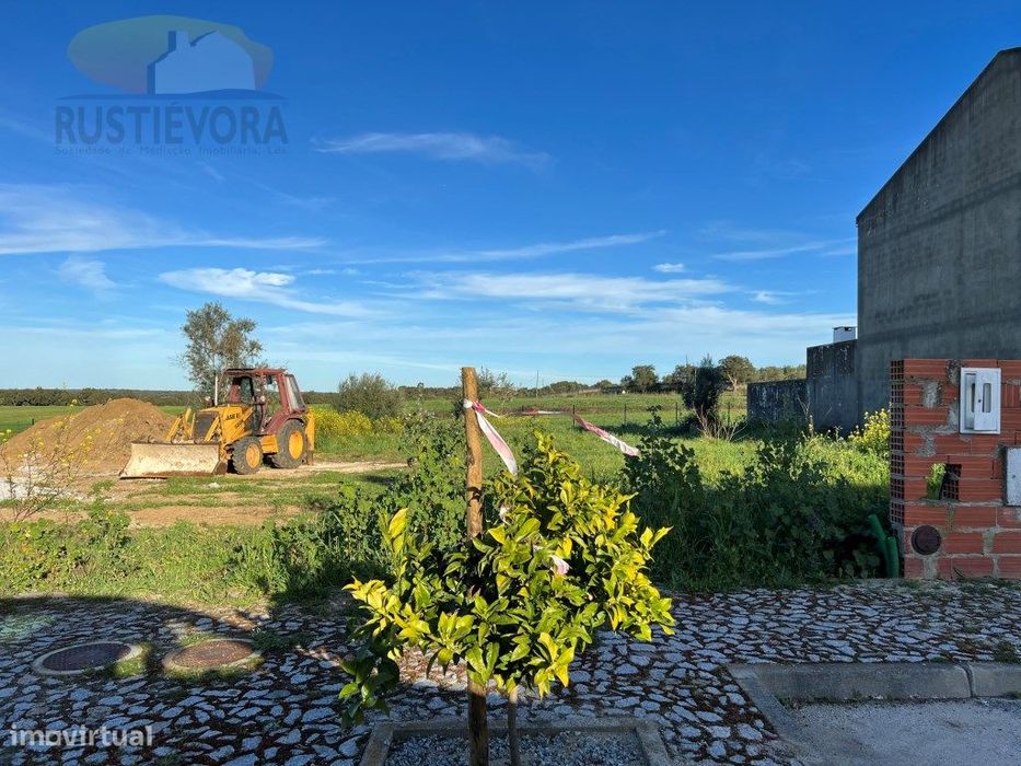 Lote de terreno para construção de moradia Rés-do-chão e 1º andar (...